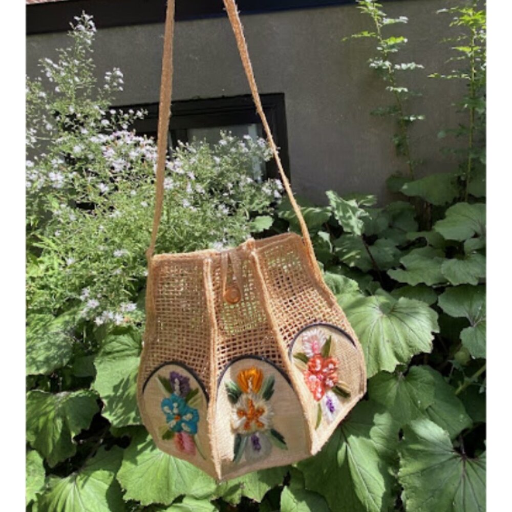 Vintage 50s Artisan Wicker Woven Straw Raphia Shoulder Bag Embroidered Flowers